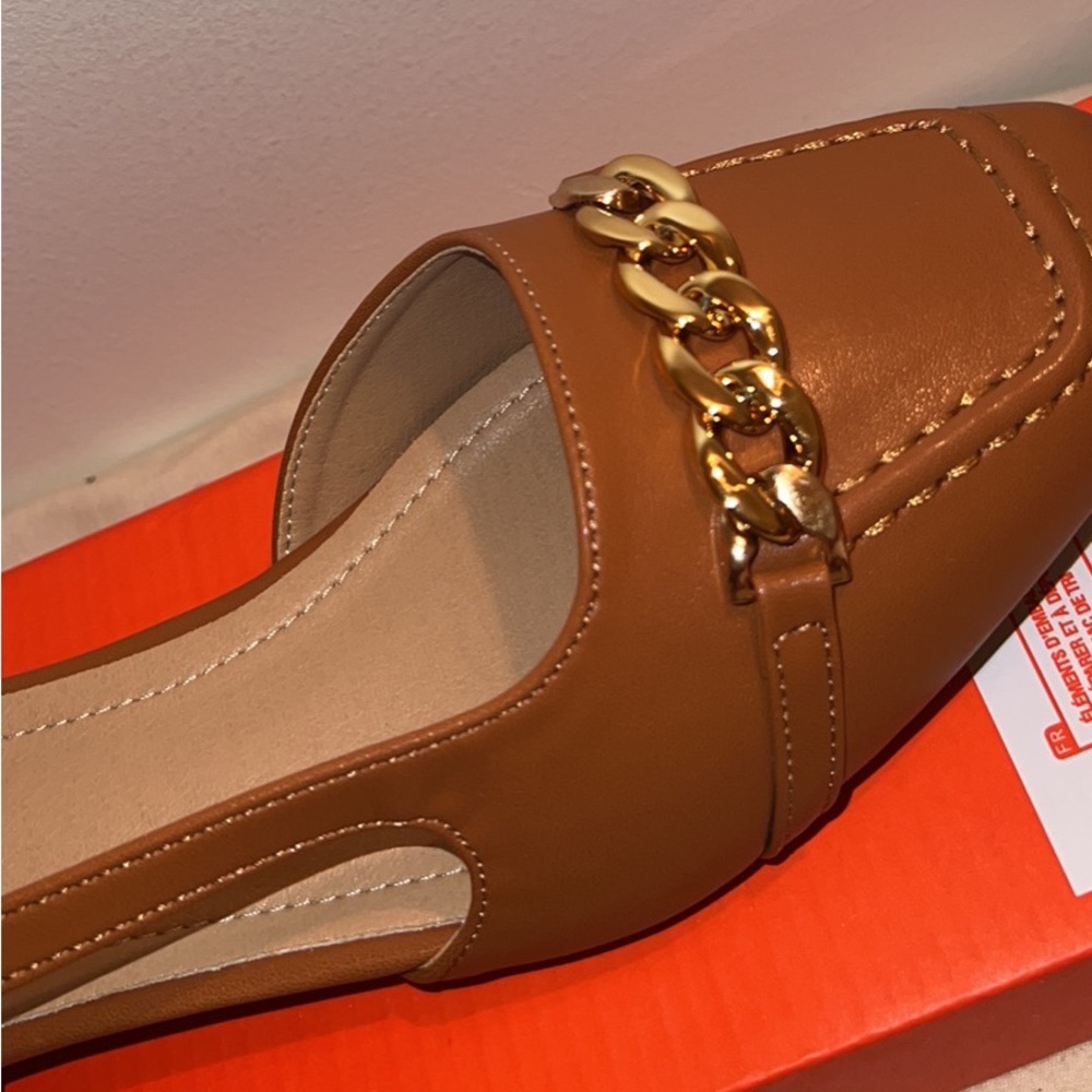 Women flats